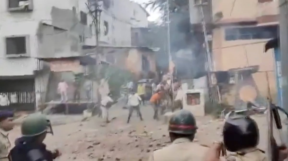 ANI Screengrab : Protests Over Bangladeshi Hindu Attacks Turn Violent In Maharashtra |
